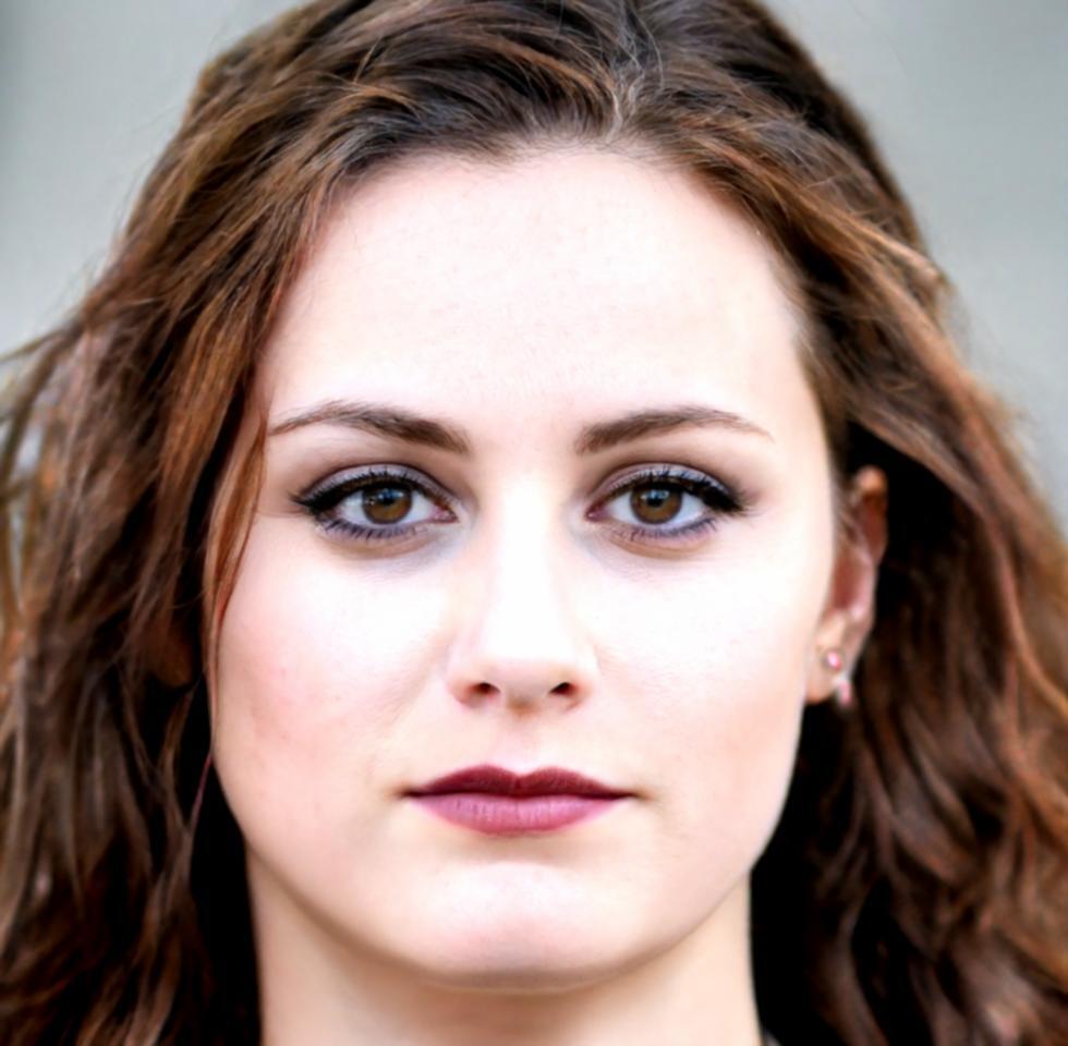 Zara Thornfield, Senior Business Advisor with over 20 years of experience